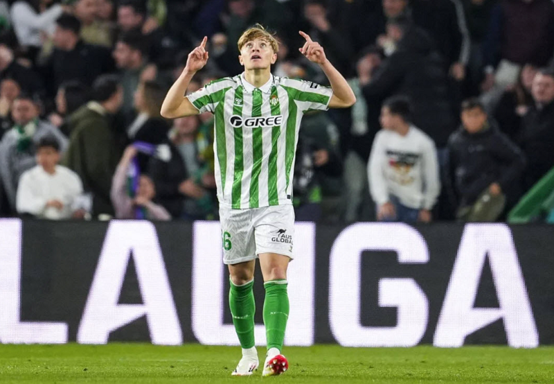 bo-xa-liverpool-arsenal-dung-truoc-co-hoi-chieu-mo-ngoi-sao-dang-len-cua-real-betis