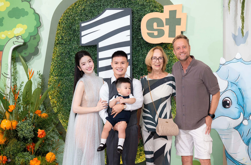 Quang Hải tổ chức sinh nhật con trai và gửi trọn tiền mừng làm từ thiện