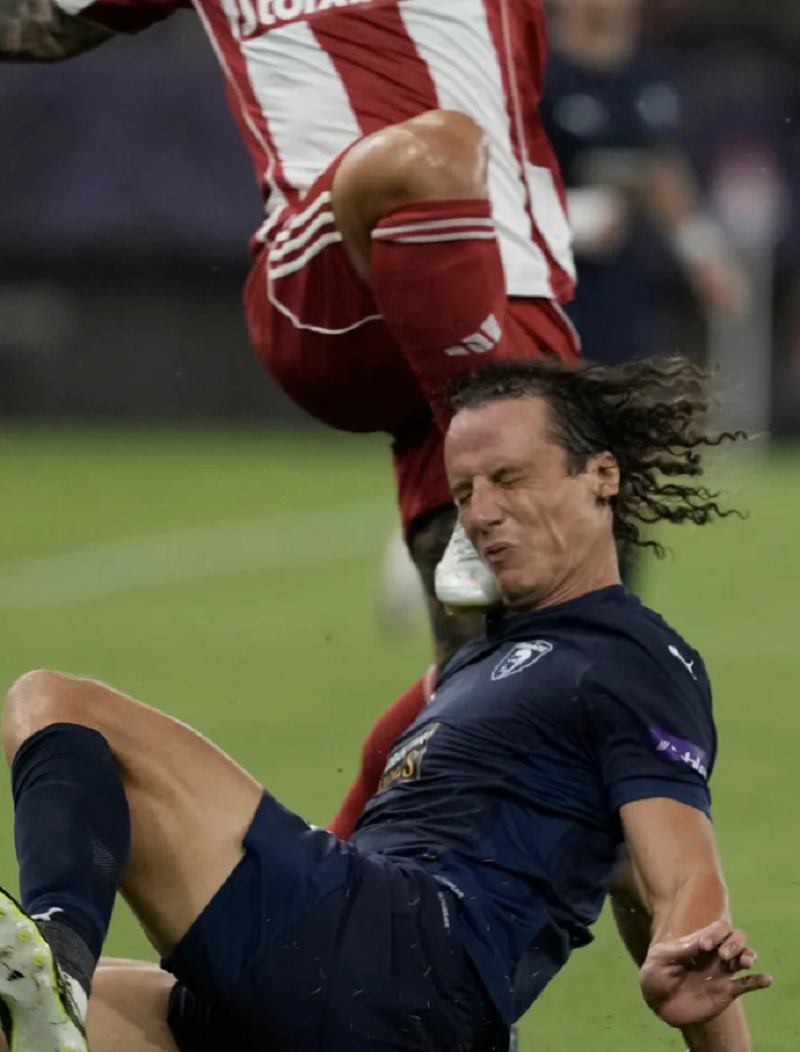 Ngày trở lại buồn của David Luiz tại Champions League